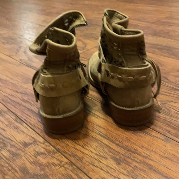 Musse and Cloud Festival Boots - Picture 2 of 6